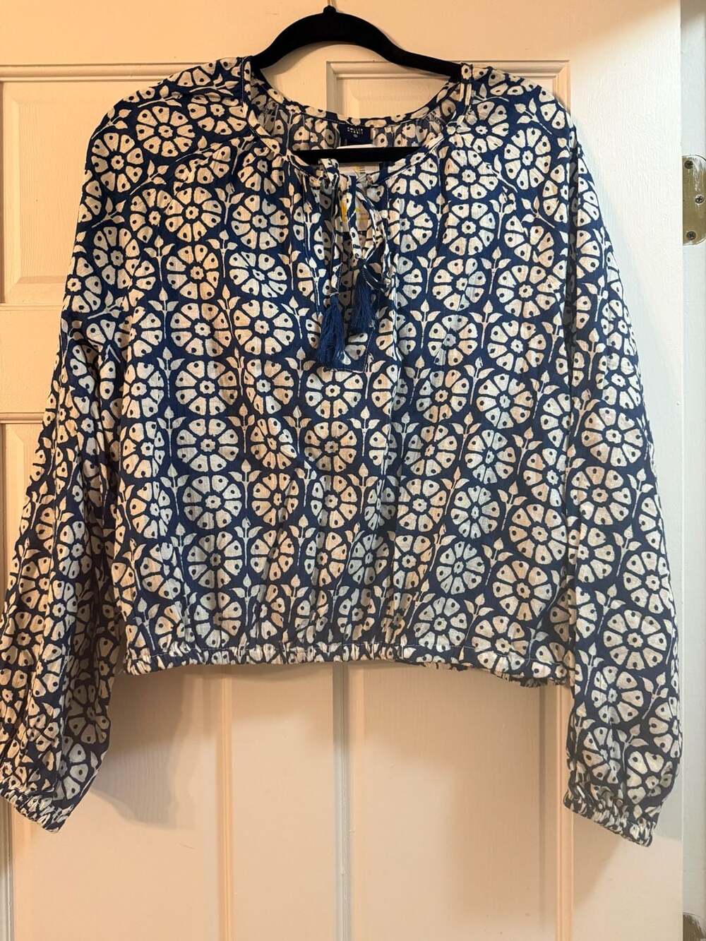 Roller Rabbit target collab Daisy Floral Tie-Neck Boho Top Blue small
